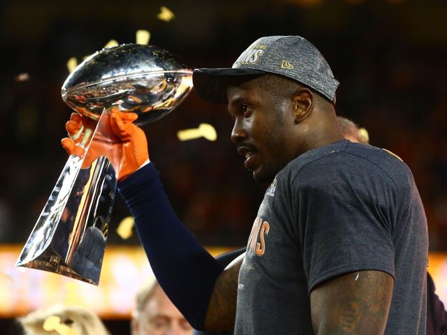 VIDEO: Von Miller trolls Cam Newton on 'Saturday Night Live'
