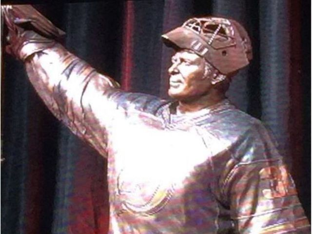 Devils unveil Brodeur statue