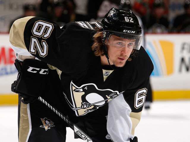 VIDEO: Penguins' Hagelin sticks it to old club