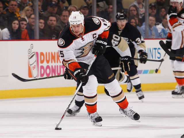 VIDEO: Getzlaf flips script, scores giveaway goal