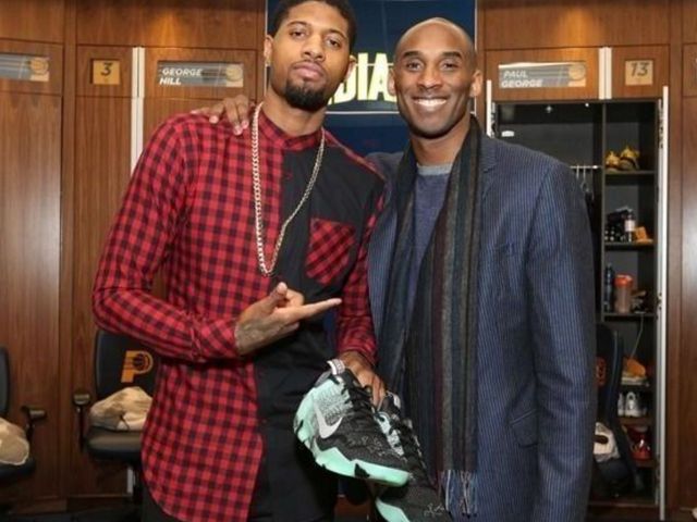 Kobe gives Paul George shoes after Lakers' loss to Pacers | theScore.com