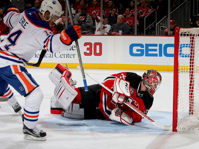 VIDEO: Oilers' McDavid initiates perfect tic-tac-toe