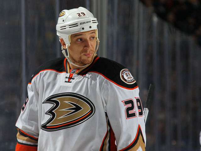 VIDEO: Ducks' Stewart beats Flyers' Mason 5-hole on penalty shot