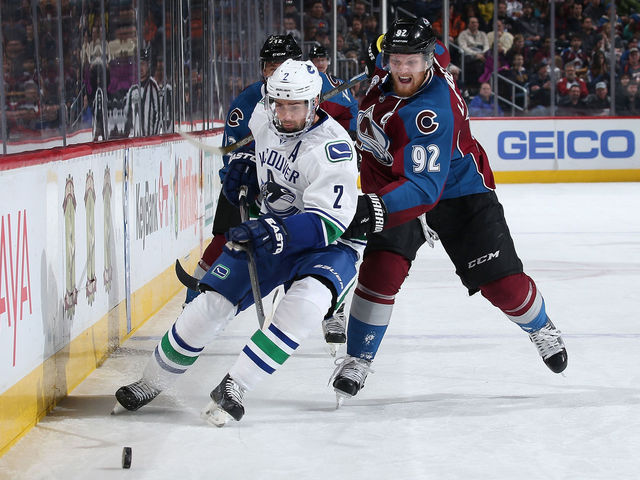 Report: Canucks 'adamant' about assessing playoff hopes before approaching Hamhuis