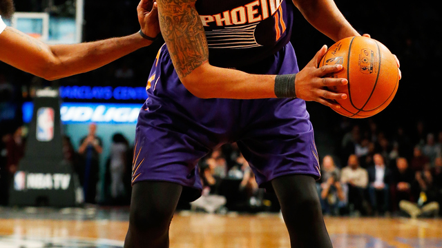 VIDEO: Suns' Morris, Goodwin get in shoving match on sidelines