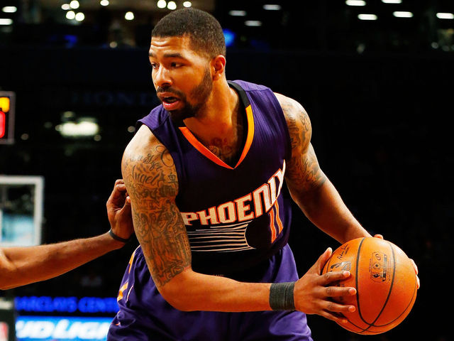 VIDEO: Suns' Morris, Goodwin get in shoving match on sidelines