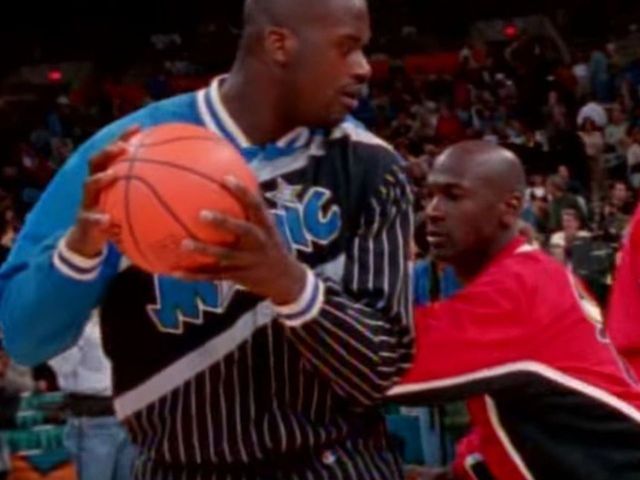 #TBT All-Star edition: Shaq puts the moves on Michael Jordan pregame
