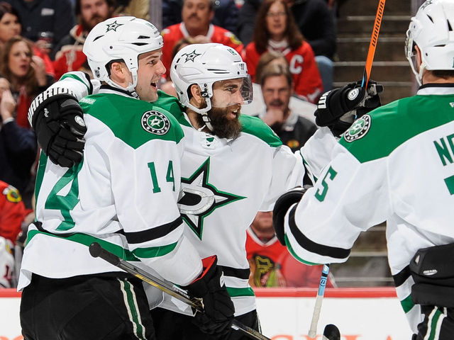 Eaves records 1st-period hat trick to lead Stars over Blackhawks