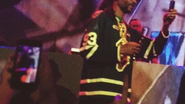 PHOTO: Snoop Dogg rocks Mitch Marner's No. 93 jersey at concert