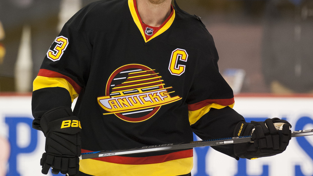 Henrik Sedin passes 'Rocket' Richard in all-time scoring