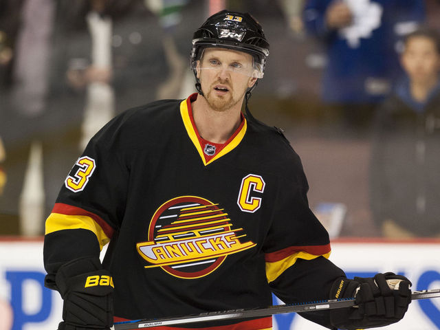 Henrik Sedin becomes Canucks' all-time leader in games played