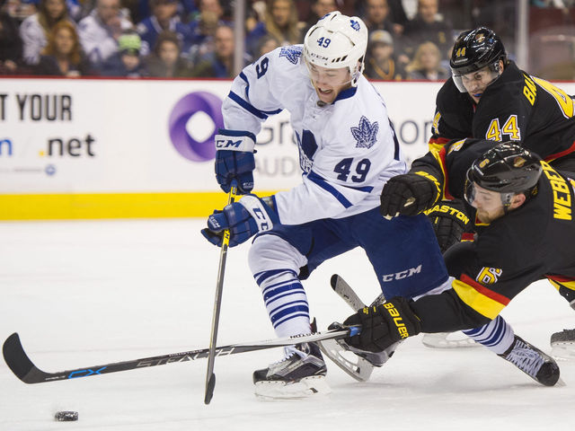 VIDEO: Maple Leafs' Leipsic scores 1st NHL goal in debut