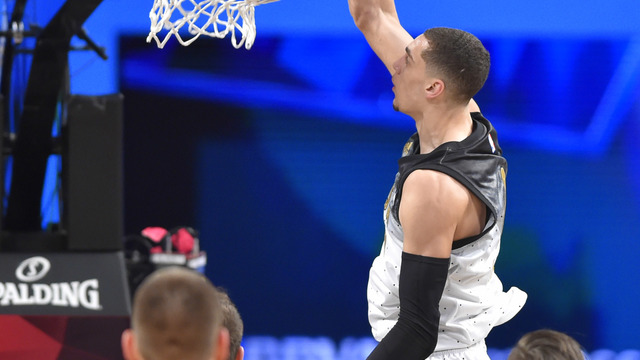 VIDEO: Zach LaVine steals show with perfect 50 to start Slam Dunk contest