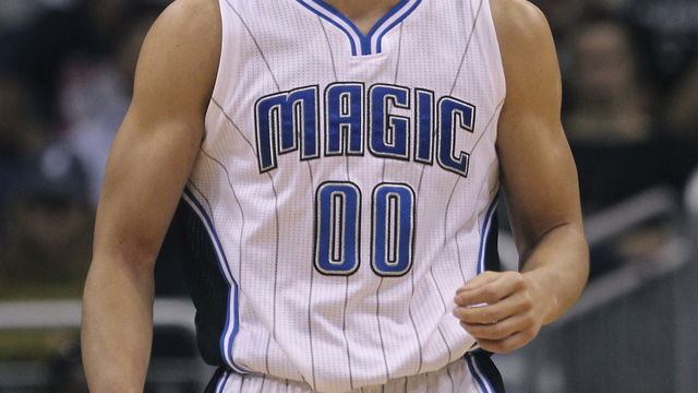 VIDEO: Aaron Gordon executes 360 tribute to 'The Mailman' from rotating mascot
