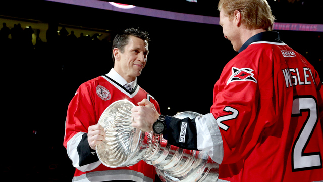 Hurricanes celebrate 2006 Cup win with dominant victory over Islanders