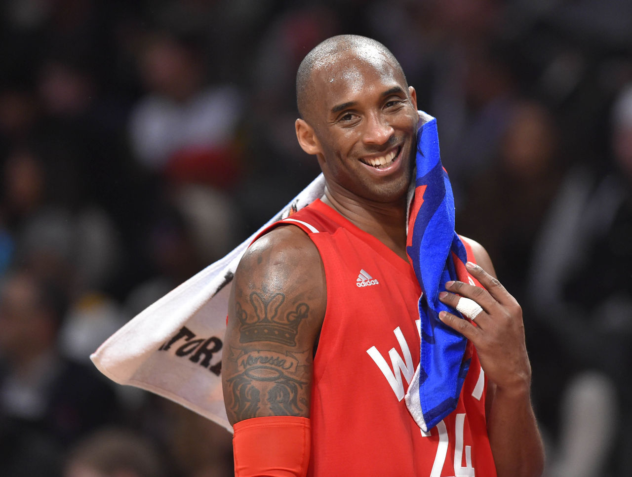 VIDEO: Ex-teammates Gasol and Kobe hug during All-Star Game | theScore.com
