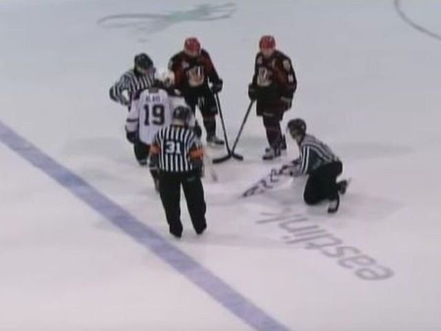 VIDEO: Junior game called after linesman ruins ice by ripping logo