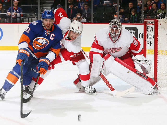 VIDEO: Tavares' ridiculous no-look pass sets up Strome's goal