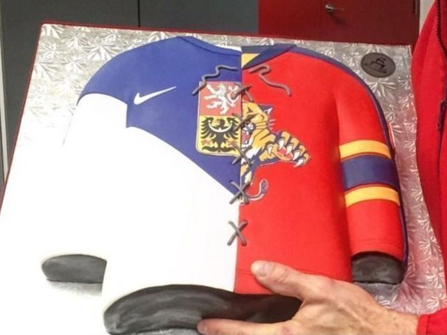 Panthers make jersey cake for Jagr's birthday