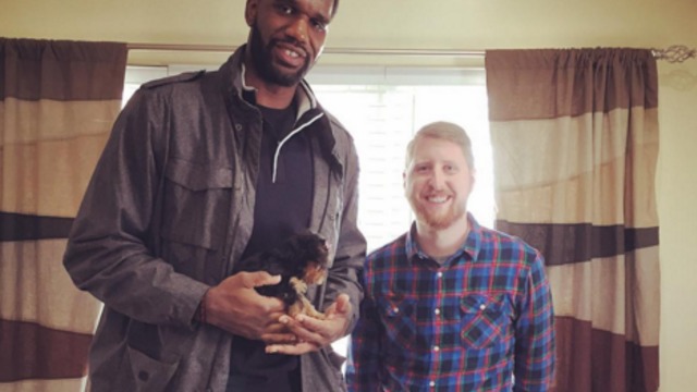 Greg Oden is back in USA with new puppy