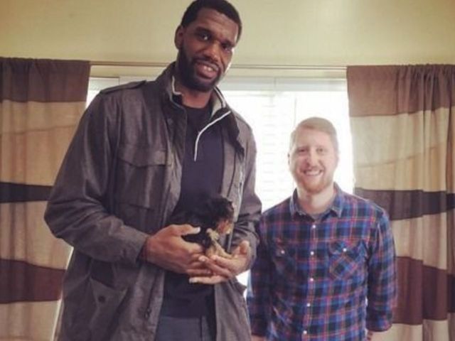 Greg Oden is back in USA with new puppy