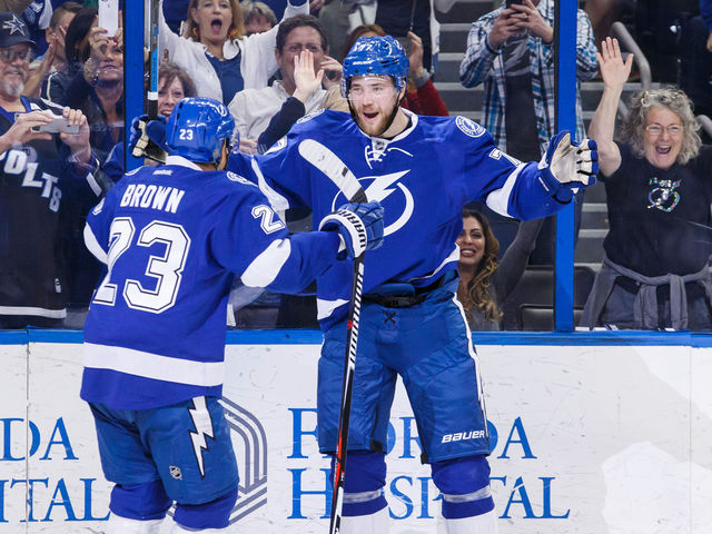 VIDEO: Hedman waits, fools Pavelec with rising shot