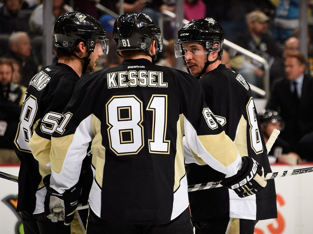 Crosby, Kessel help Penguins double-up the Red Wings