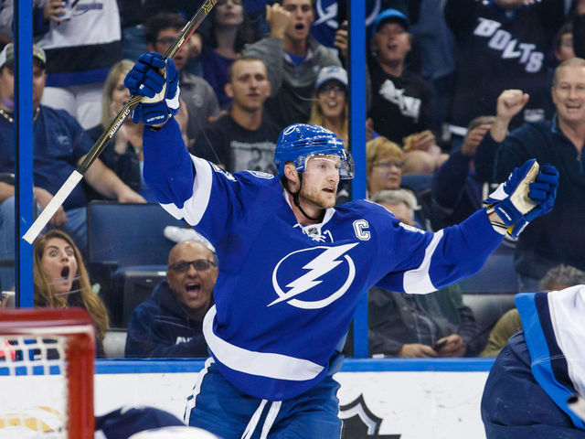 Stamkos nets shootout winner vs. Jets in high-scoring affair