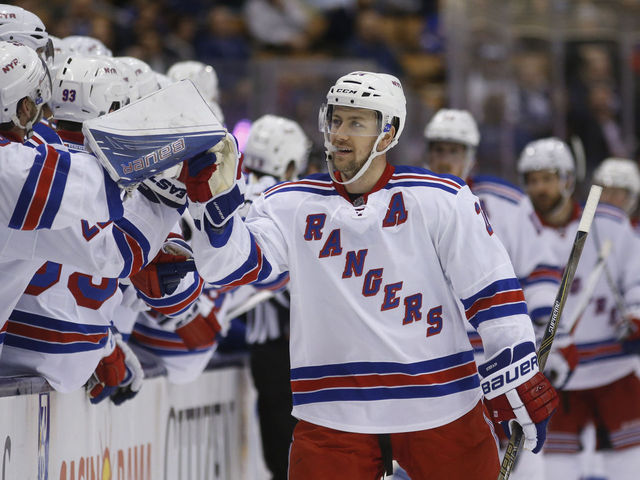 VIDEO: Rangers execute perfect tic-tac-toe to down Maple Leafs