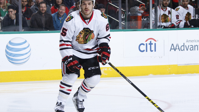 Watch: Blackhawks' Shaw drops double-bird salute on ref after late penalty