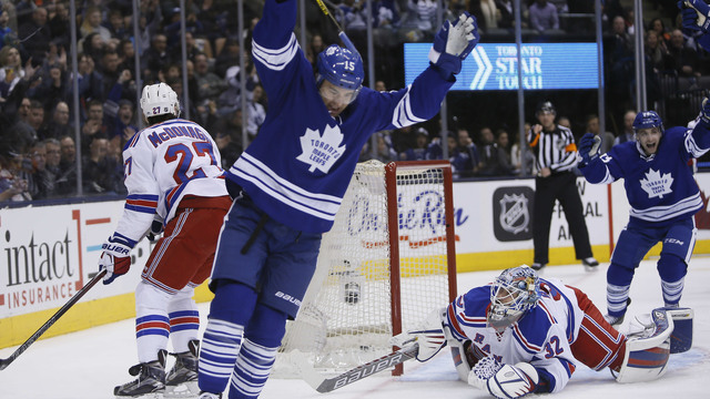 Parenteau would consider re-signing with Maple Leafs even if he's traded