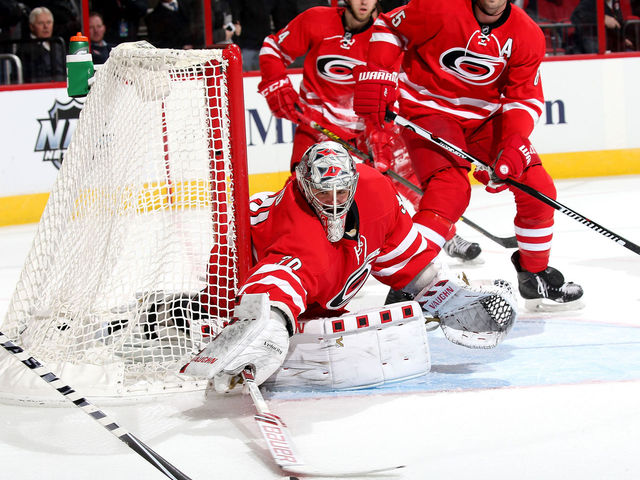 Hurricanes' Ward ties career high with points in 10 straight games