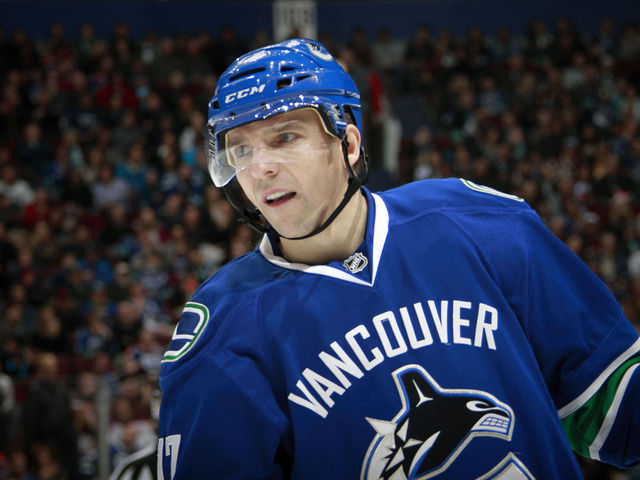 Coyotes sign Vrbata to 1-year deal