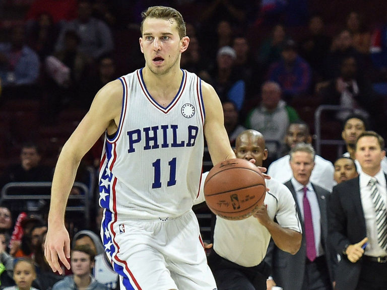 VIDEO: Stauskas' quick-release trey cuts 76ers' halftime deficit to 16