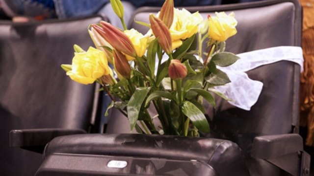 Thunder honor Monty Williams' late wife with flowers in her seat