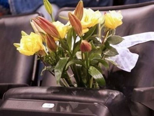 Thunder honor Monty Williams' late wife with flowers in her seat