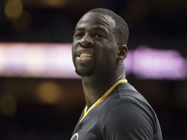 VIDEO: Draymond Green called for foul, flips out, gets T'd up