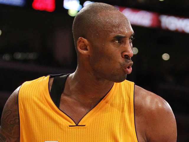 VIDEO: Fan grimaces as Kobe's dislocated finger popped back into place