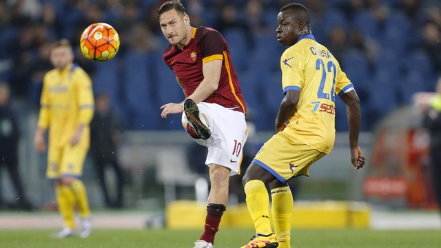Roma icon Totti criticises Spalletti, refuses to accept bench role