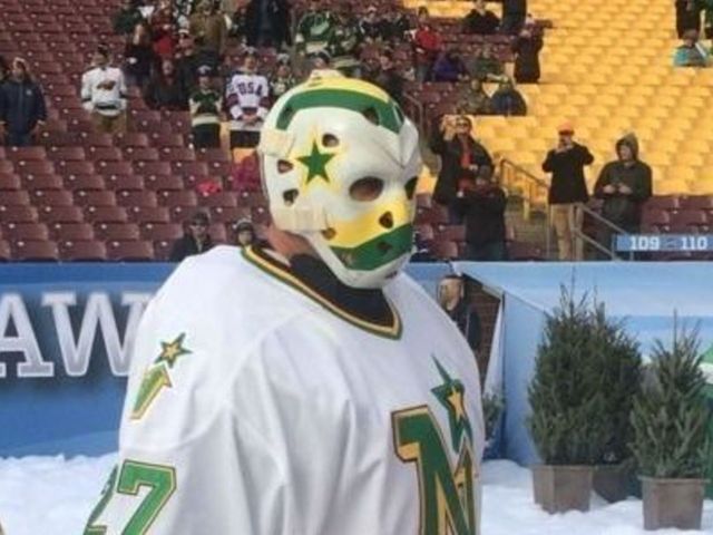 Former North Stars goalie Meloche dons retro mask at Alumni Game