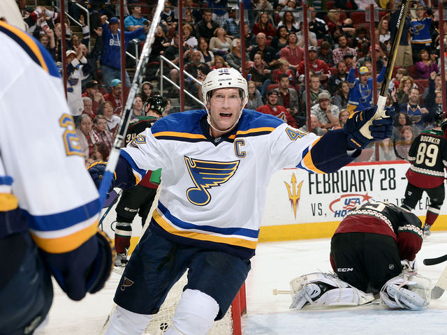 Blues overcome Steen injury, win 5th consecutive game