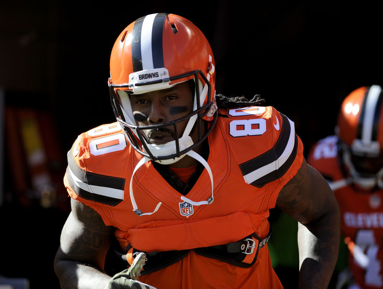 Cleveland Browns release LB Karlos Dansby, WR Dwayne Bowe 