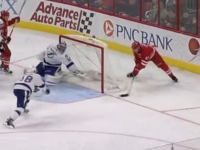VIDEO: Hockey's Michal Jordan scores on beautiful wraparound
