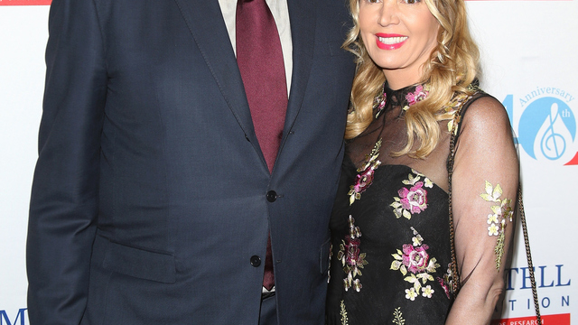 Jeanie Buss: Lakers aren't trying to entice Phil Jackson to return