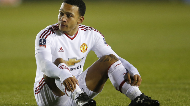 Memphis shares frustration with United role under Van Gaal
