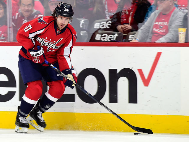 Mike Richards scores 1st goal, gets standing O in Capitals win