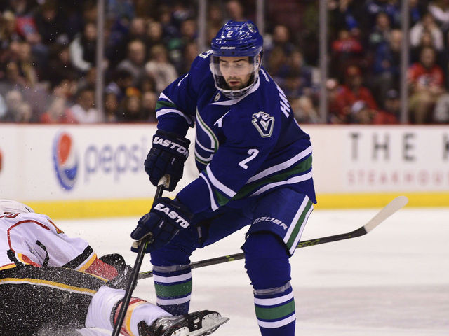 Canucks' Hamhuis: I haven't been asked to waive no-trade clause