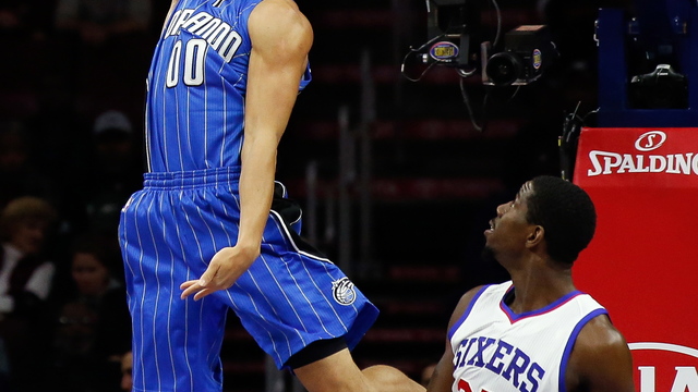 VIDEO: Gordon block leads to fast break, finishes with fancy flush