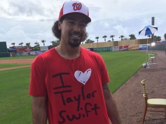 Rendon arrives to camp showing love for Taylor Swift | theScore