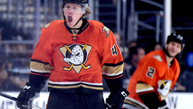 Ducks, Lindholm agree to 6-year deal worth reported $31.5M